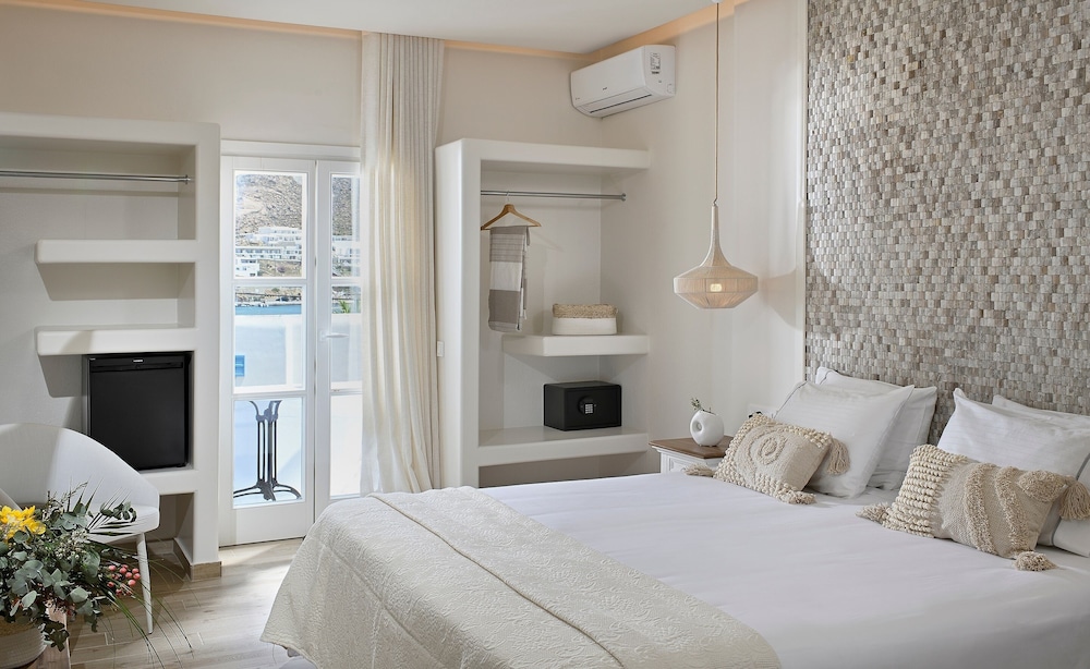 Deep Blue Triple Room Sea View photo 2