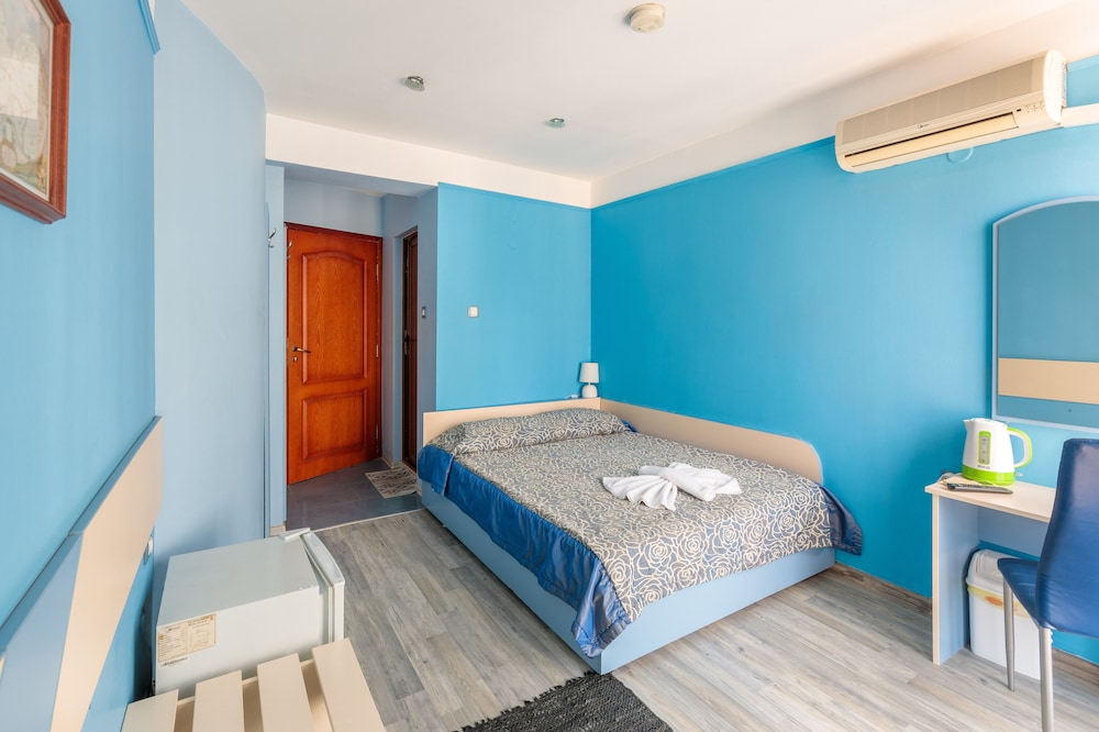 Economy Double Room, 1 Queen Bed photo 1