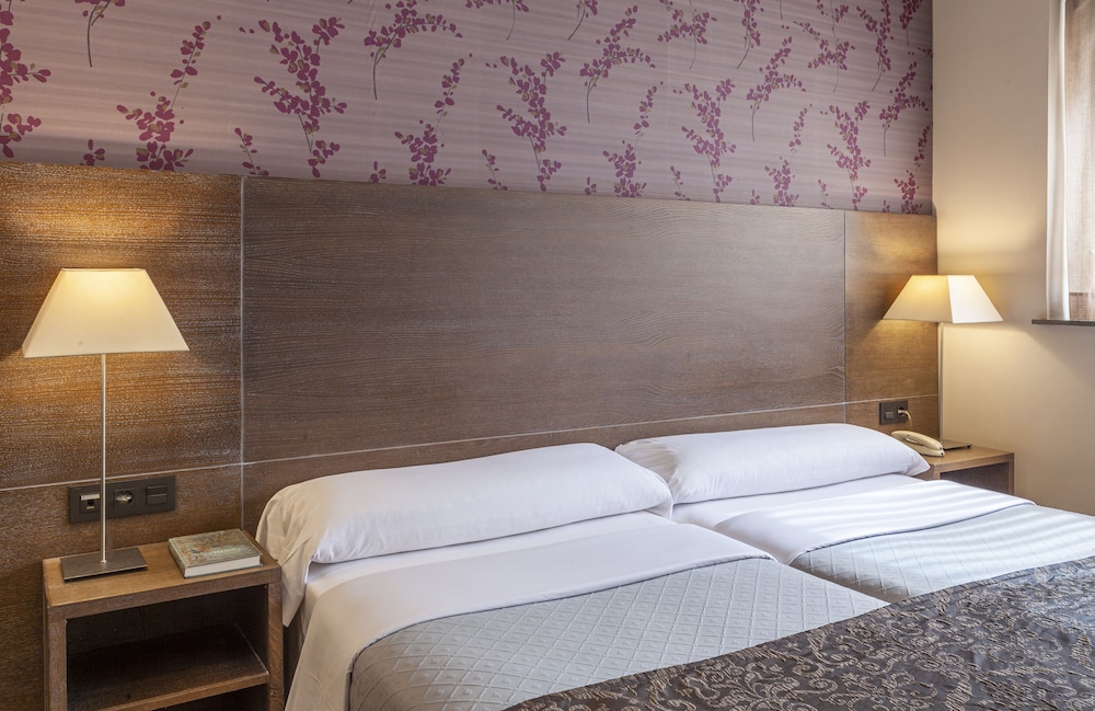 Twin Room - Photo 14