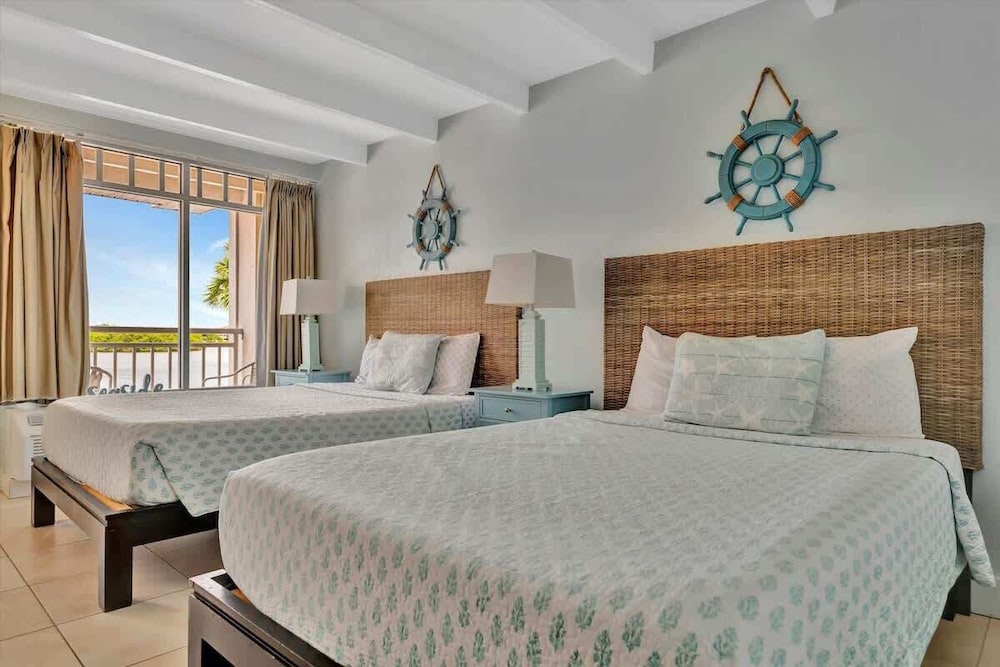 Deluxe Studio, 2 Queen Beds photo 1