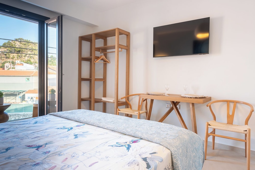 Luxury Room, 1 Queen Bed, Kitchen, Hill View photo 2