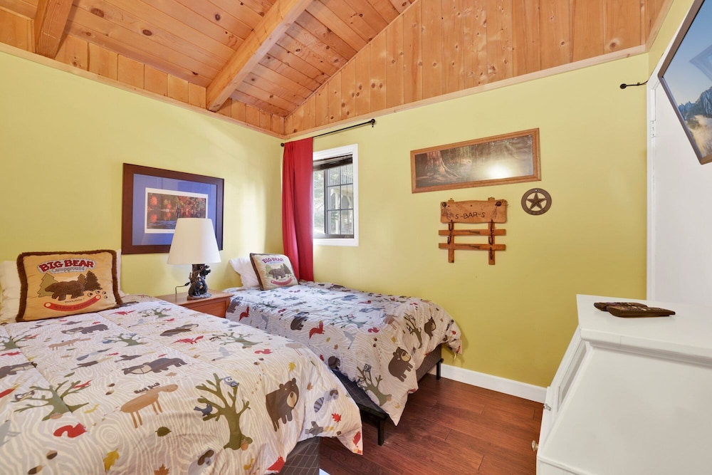 House, Multiple Beds, Hot Tub, Mountain View (1235) photo 3