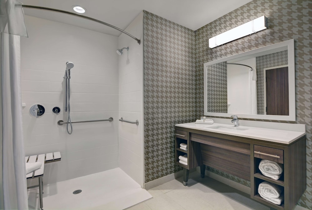 Studio Suite, 2 Queen Beds, Accessible (Mobility & Hearing, Roll-in Shower) - Photo 6
