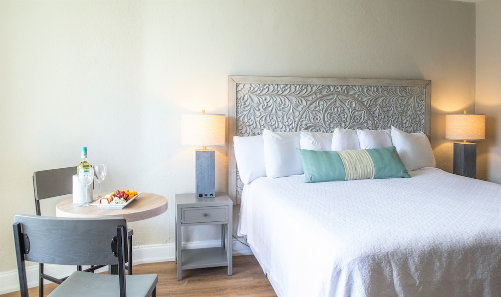 Panoramic Double Room, 1 King Bed, Refrigerator & Microwave, Oceanfront