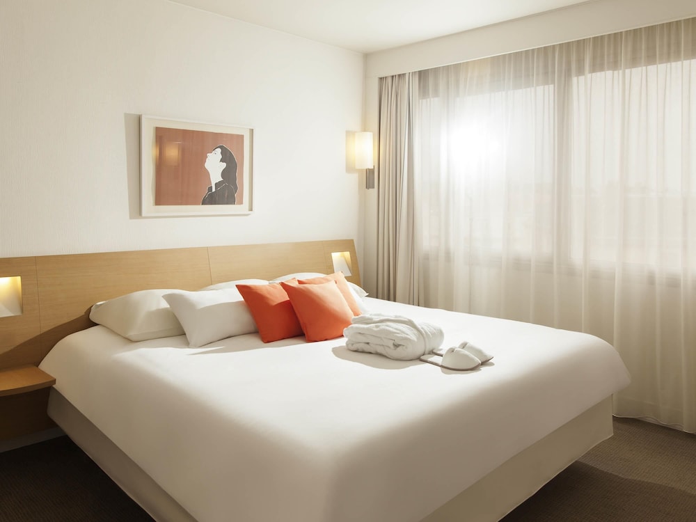 Superior Suite, 1 Queen Bed with Sofa bed - Photo 3