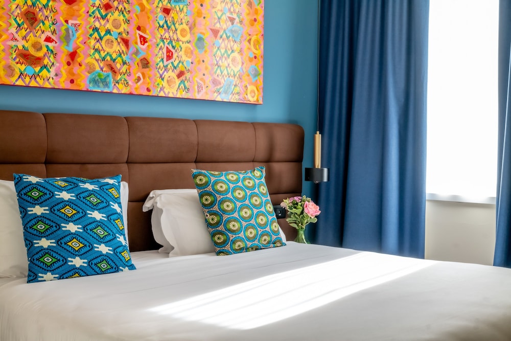 Classic Double or Twin Room, Non Smoking, City View photo 2