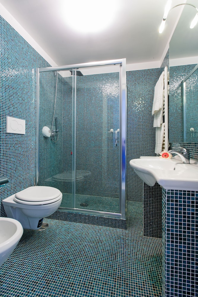 Double or Twin Room, Sea View - Photo 5