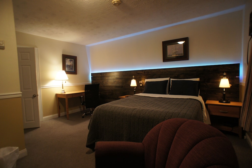 Suite, 1 Queen Bed, Non Smoking, Kitchen photo 2