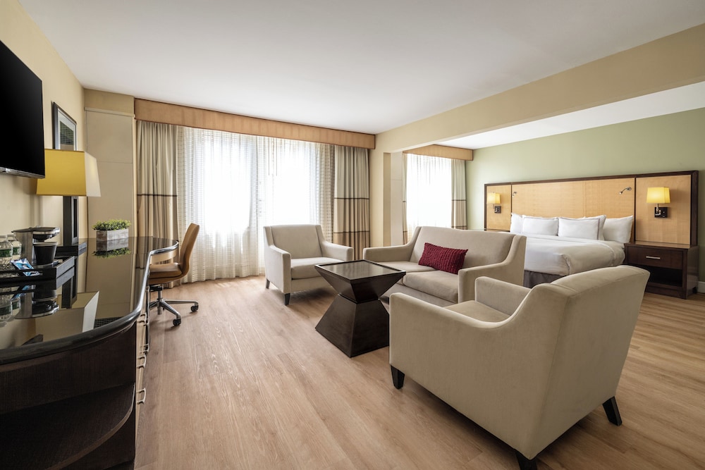Junior Suite, 1 King Bed (Junior King Suite) - Photo 1