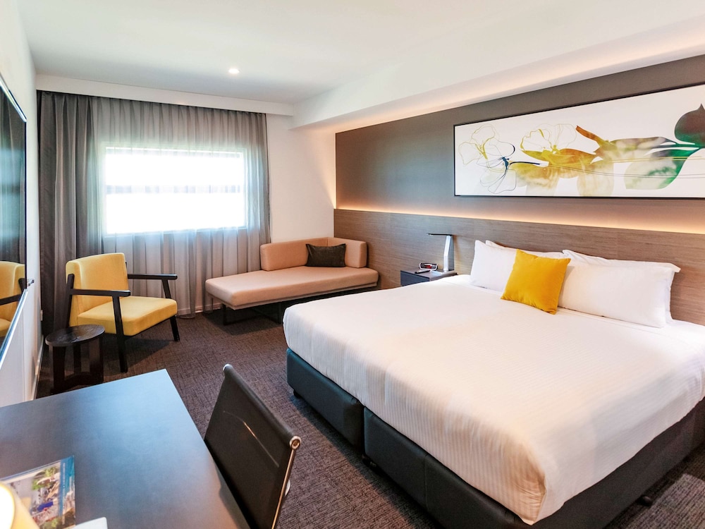 Superior Room, 1 King Bed photo 2