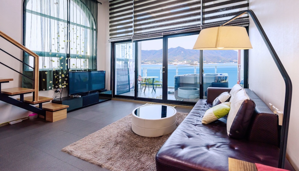 Room (Sausalito) photo 1