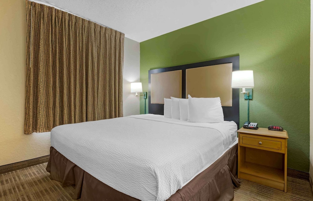 Deluxe Studio, 1 King Bed with Sofa bed, Accessible, Non Smoking