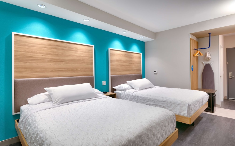 Room, 2 Queen Beds photo 1