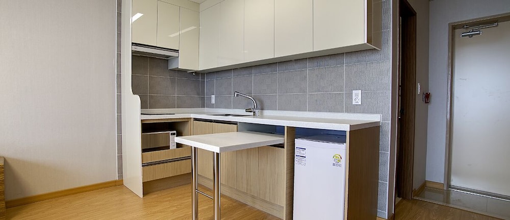 Condo Type(Kitchen) - Superior Double(City View) - Photo 4