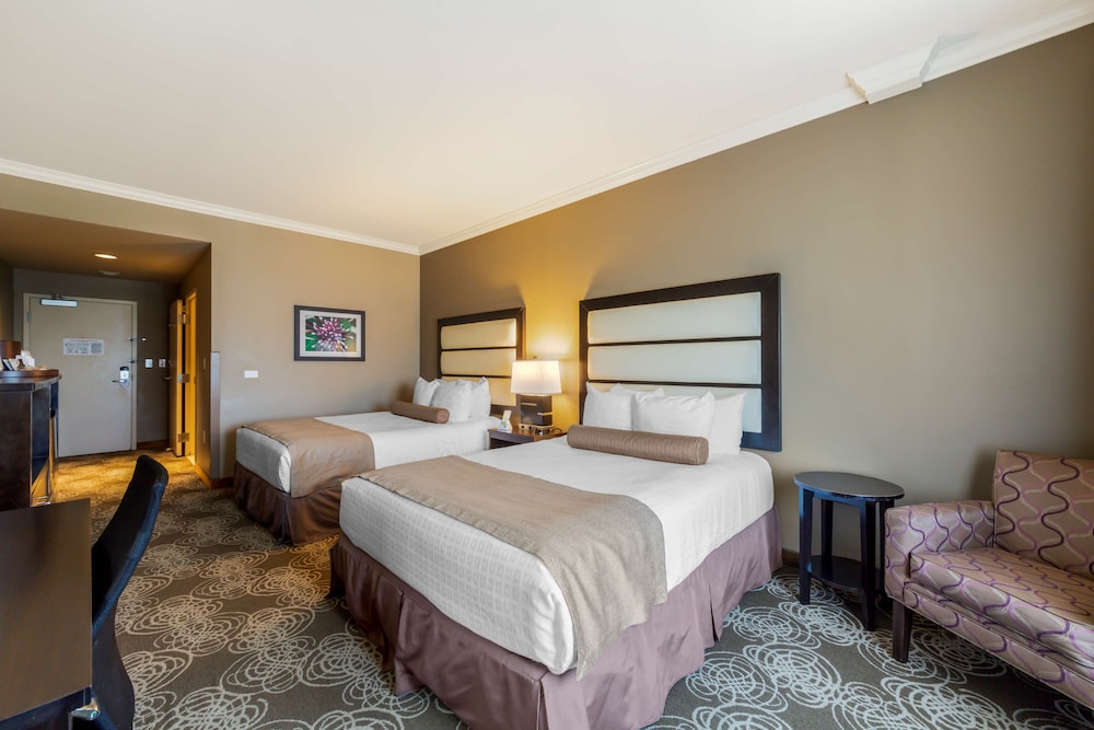 Standard Room, 2 Queen Beds, Refrigerator & Microwave - Photo 3