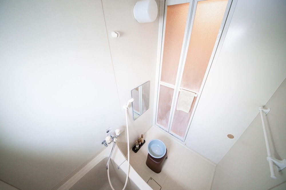 Basic Apartment photo 2