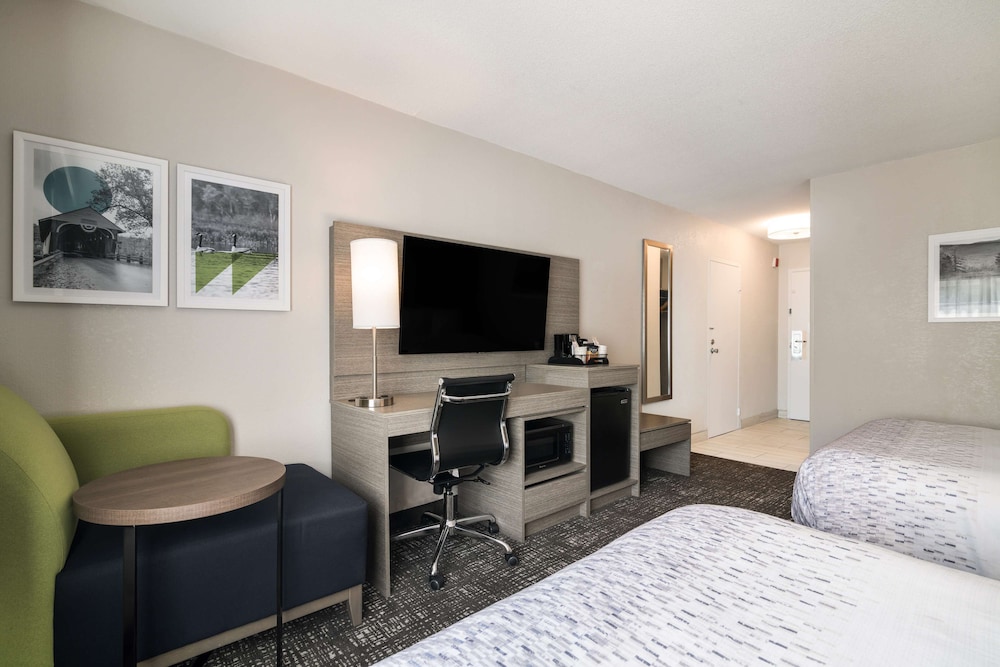 Standard Room, 2 Queen Beds, Accessible, Non Smoking - Photo 2