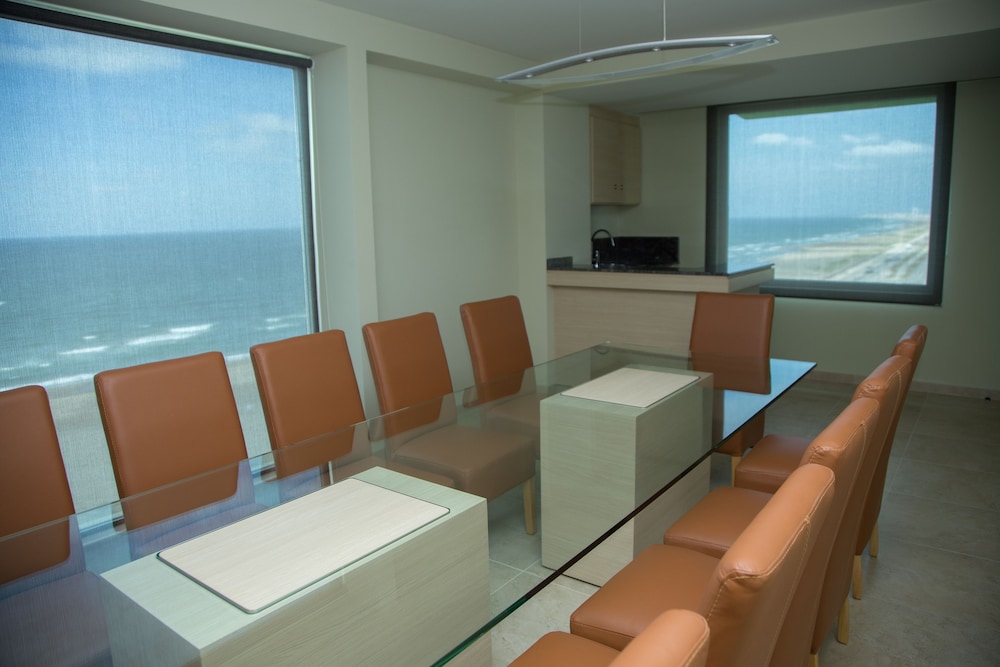 Suite, 1 King Bed, Oceanfront