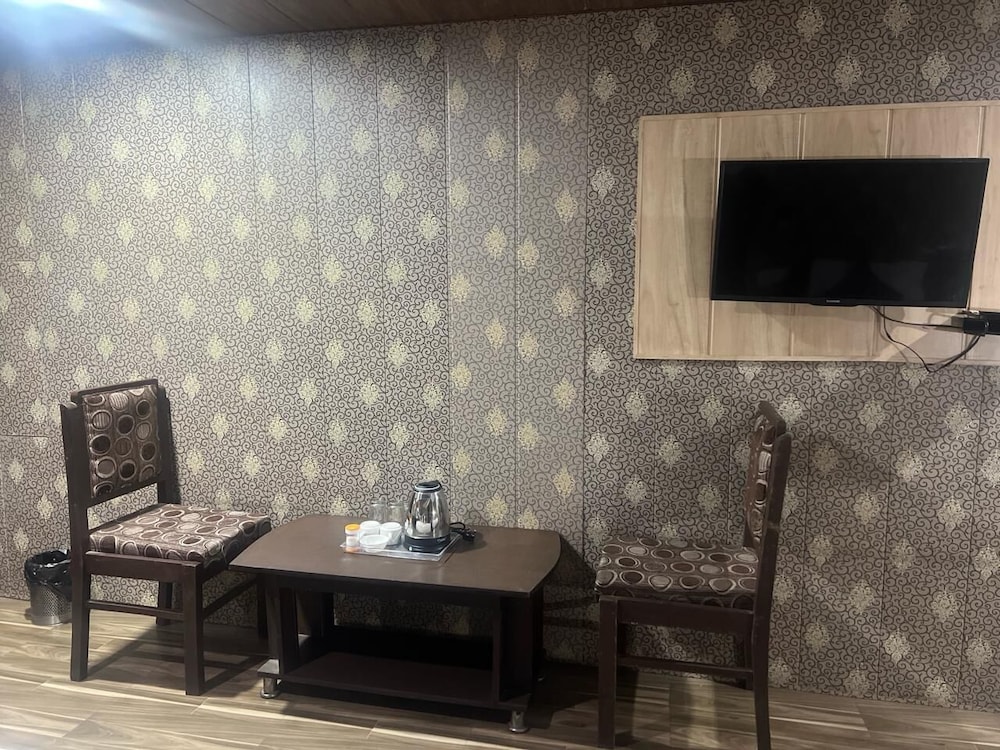 Deluxe Room - Photo 5