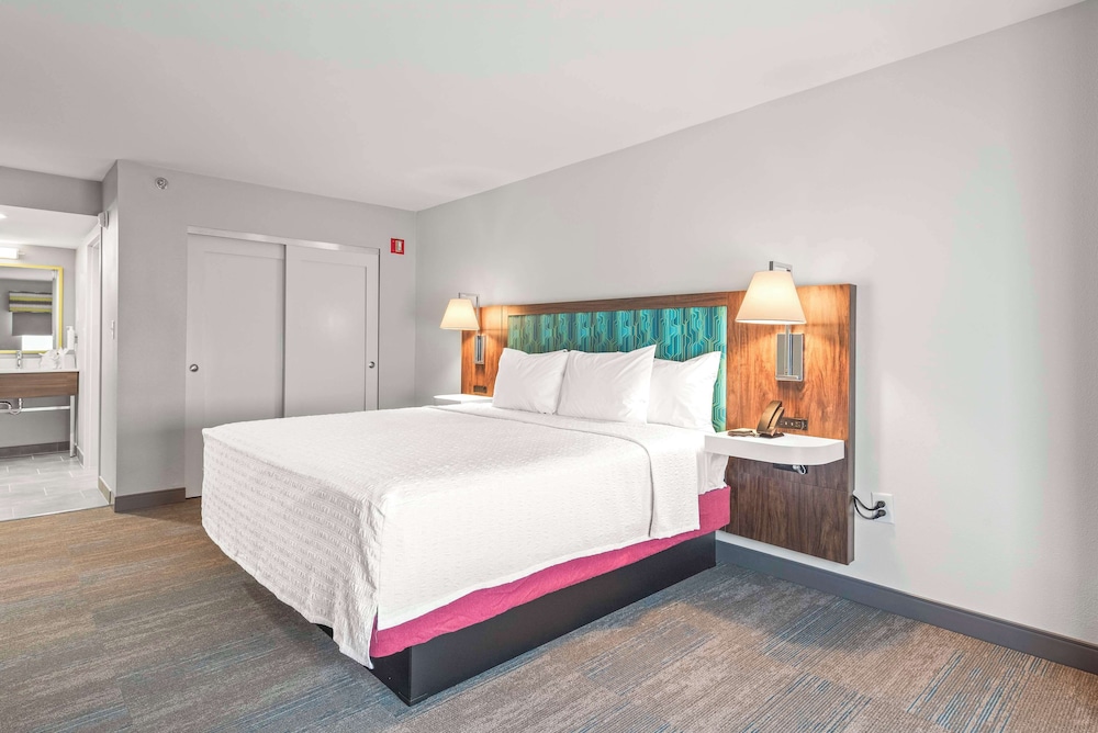 Suite, 1 King Bed, Non Smoking