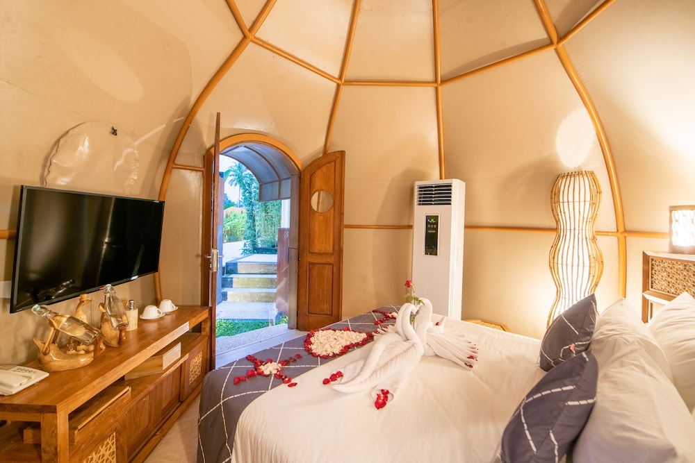 Luxury Glamping with Bathtub - Photo 11