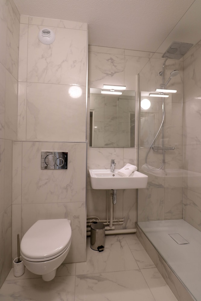 Deluxe Room - Photo 6