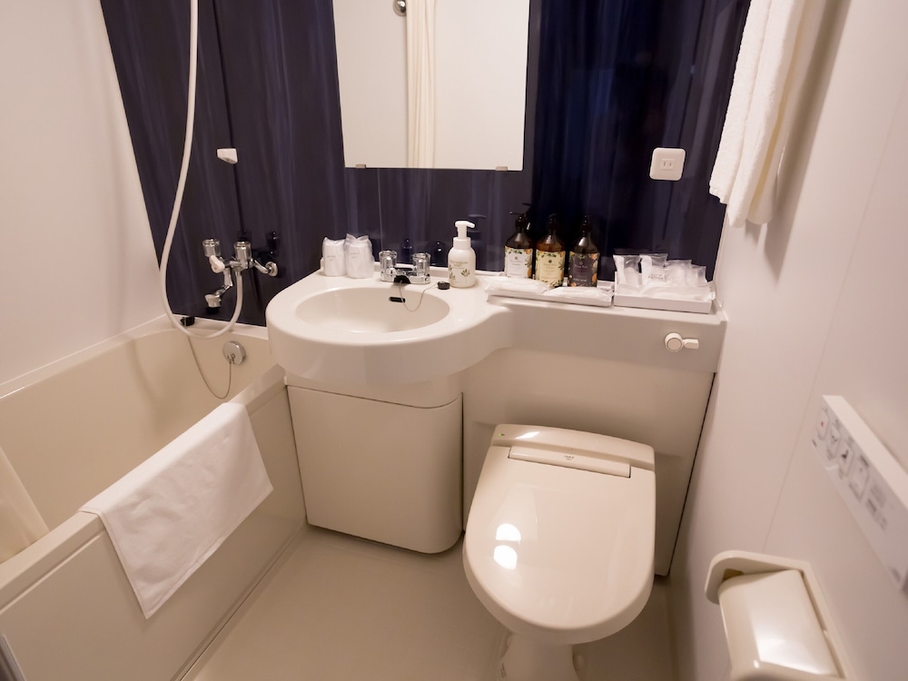 Twin Room (1 person only), Non Smoking - Photo 3