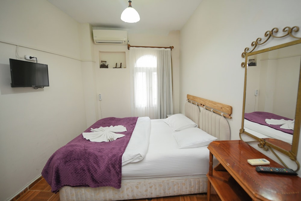 Basic Quadruple Room photo 3