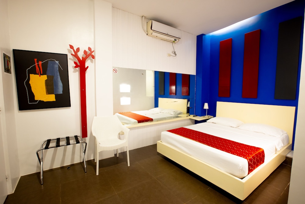 Standard Queen Room - Photo 9