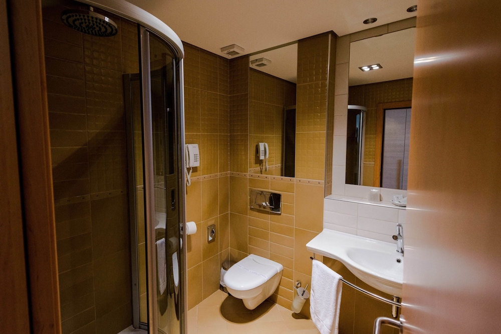 Standard Twin Room, 2 Twin Beds - Photo 6