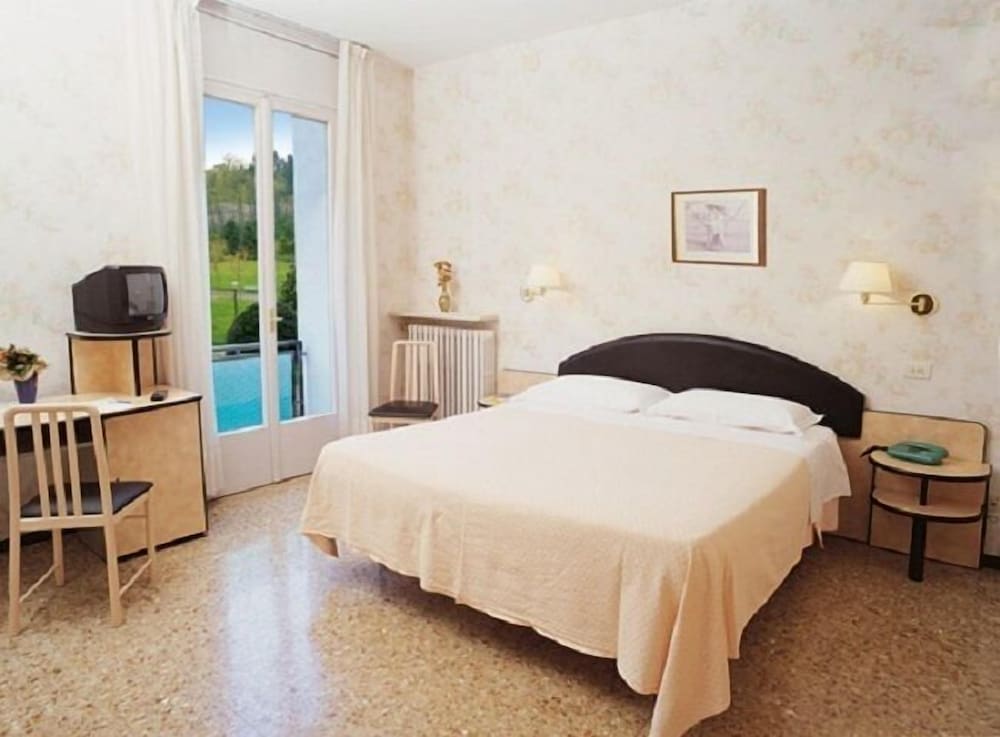 Standard Double Or Twin Room photo 1
