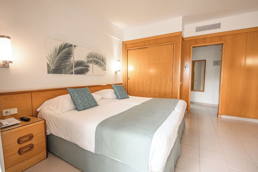 Superior Single Room, Pool View