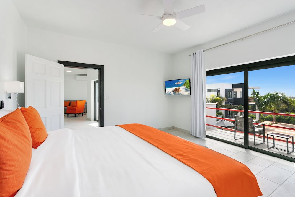 Deluxe Suite, Patio, Partial Sea View