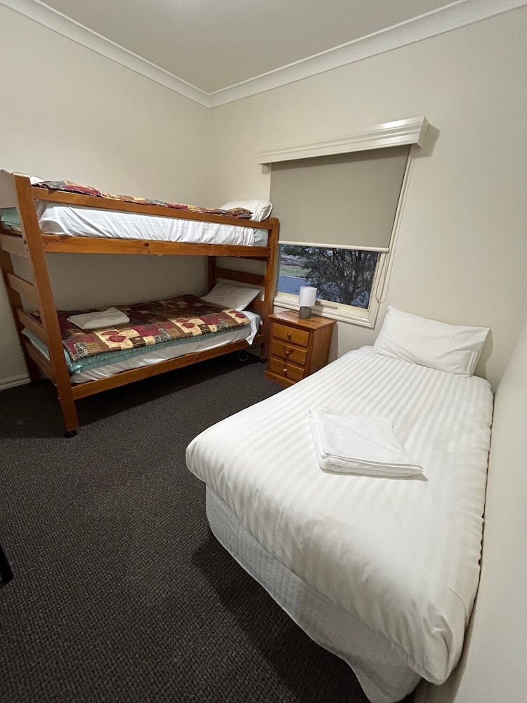 Standard Suite, Multiple Bedrooms, Non Smoking, Kitchen photo 3