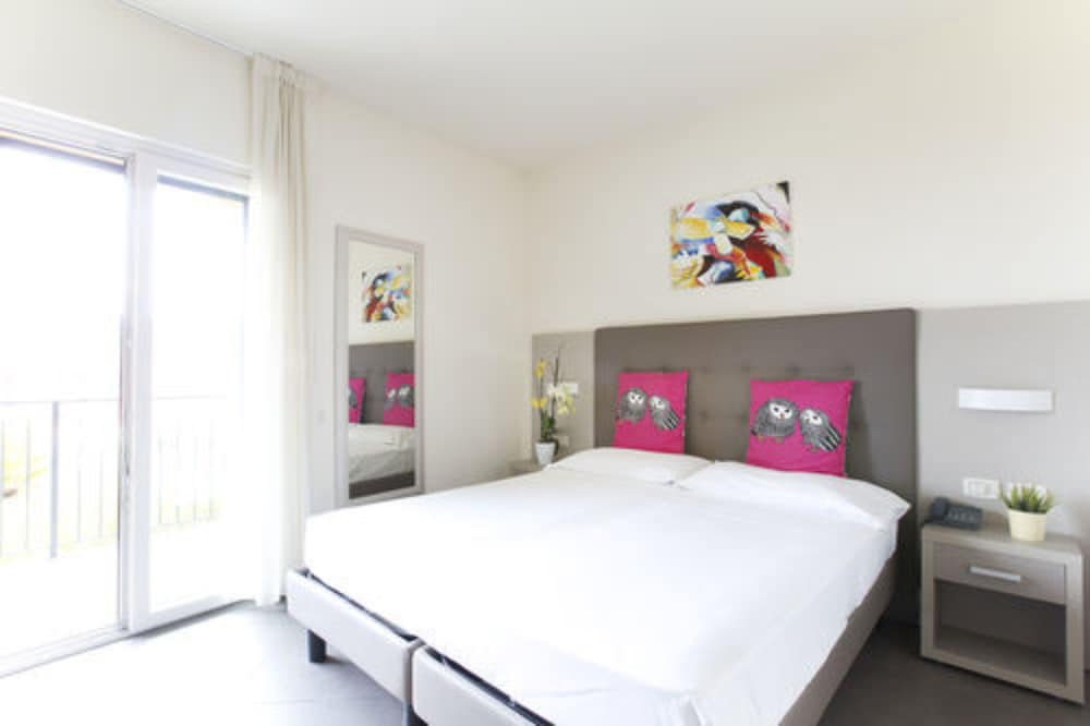 Classic Double Room, Lake View