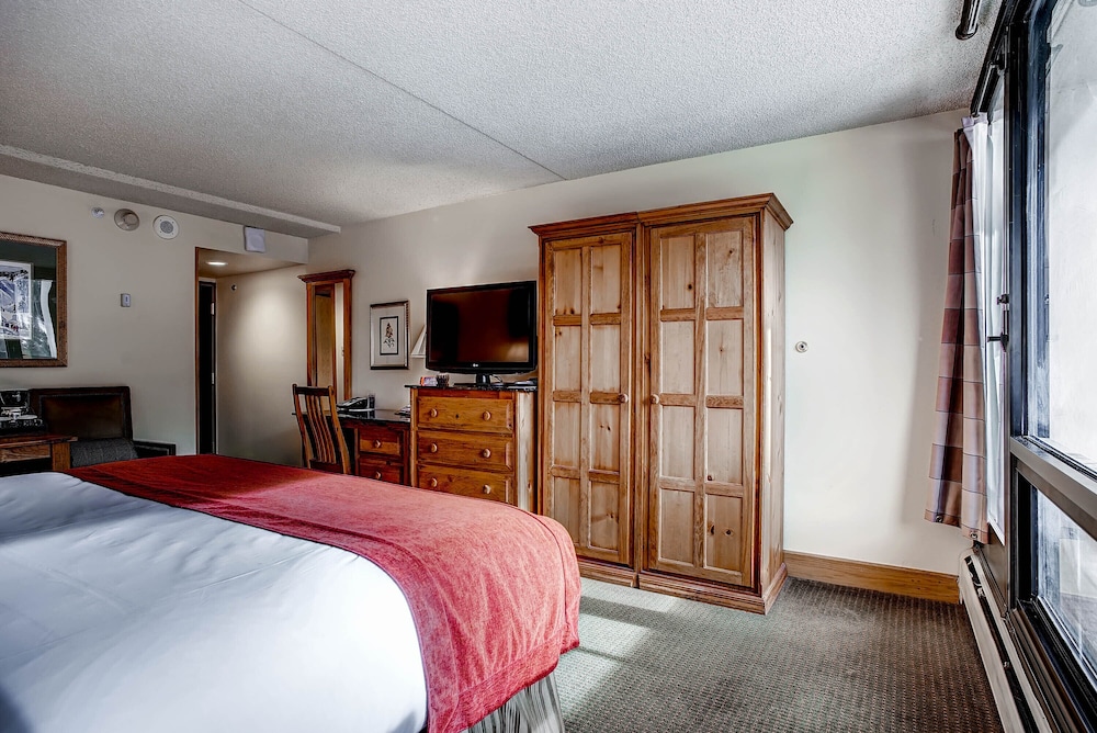 Room, 1 King Bed, Balcony (Hotel) - Photo 3