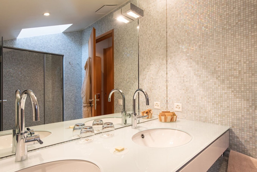 Penthouse (Modern) - Photo 8