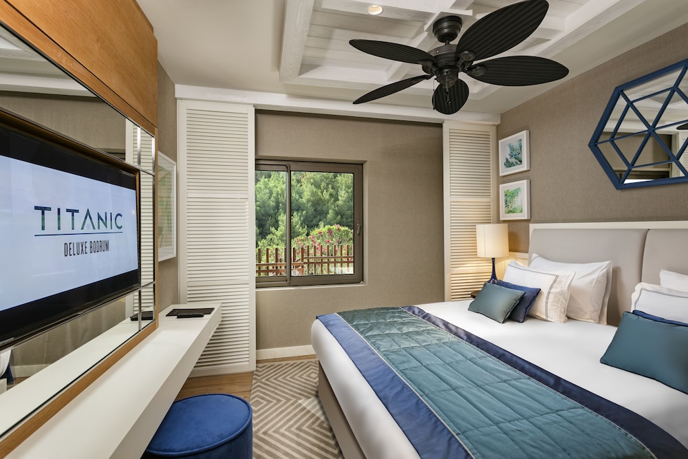 Swim-up Deluxe Family Suite photo 2