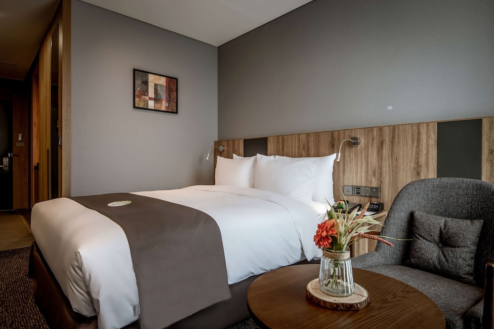 Standard Room, 1 Double Bed, Non Smoking, Refrigerator - Photo 3