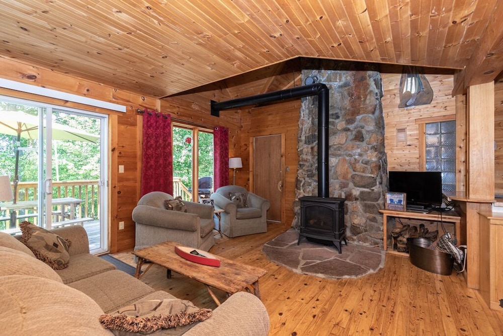 Cottage, 2 Bedrooms, Partial Lake View photo 1