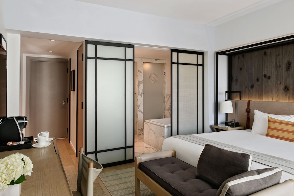 Deluxe Room, 1 King Bed - Photo 2