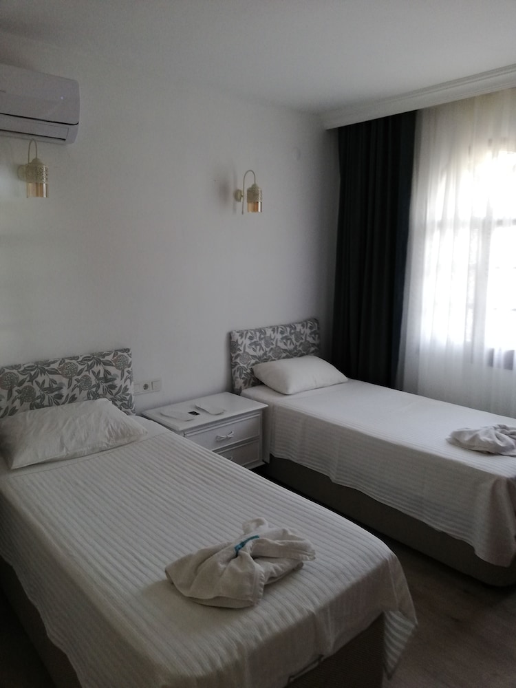 Standard Double or Twin Room photo 1