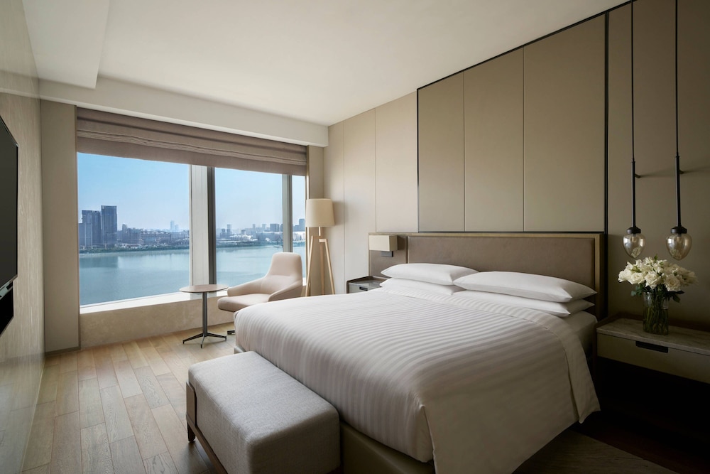 Club Suite, 1 Bedroom, River View