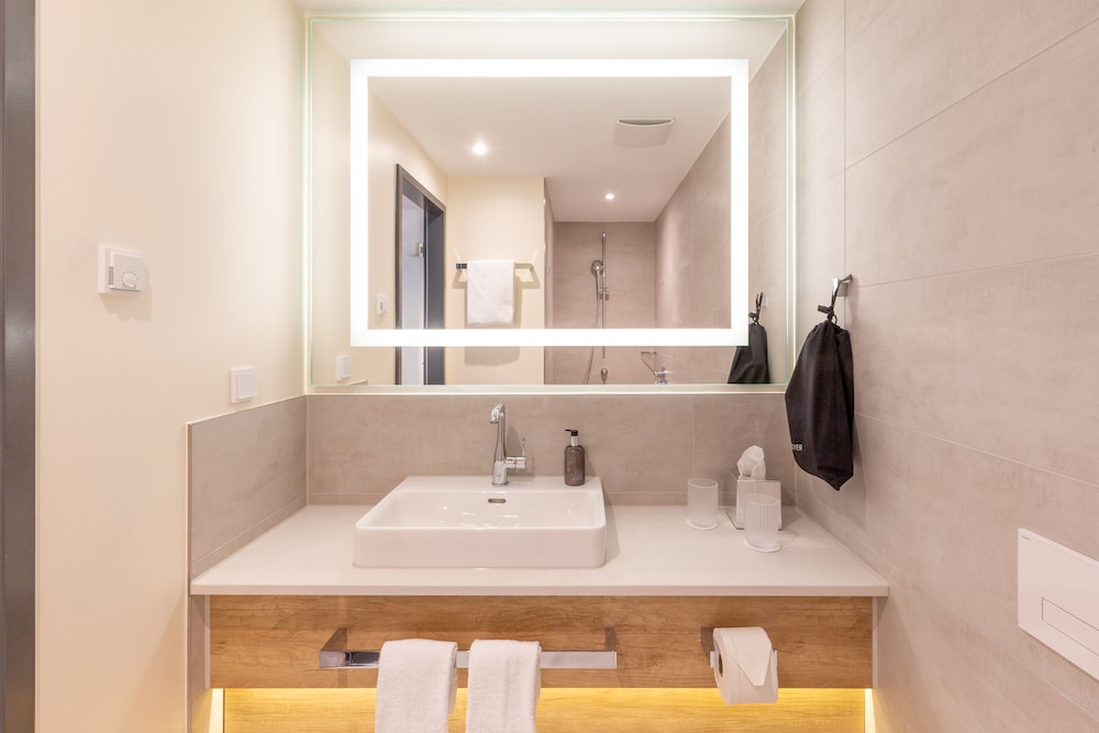 Suite - Photo 10
