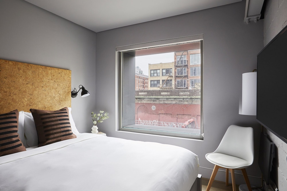 Standard Studio, 1 Queen Bed, Non Smoking (Self Check-in with Virtual Front Desk) photo 3