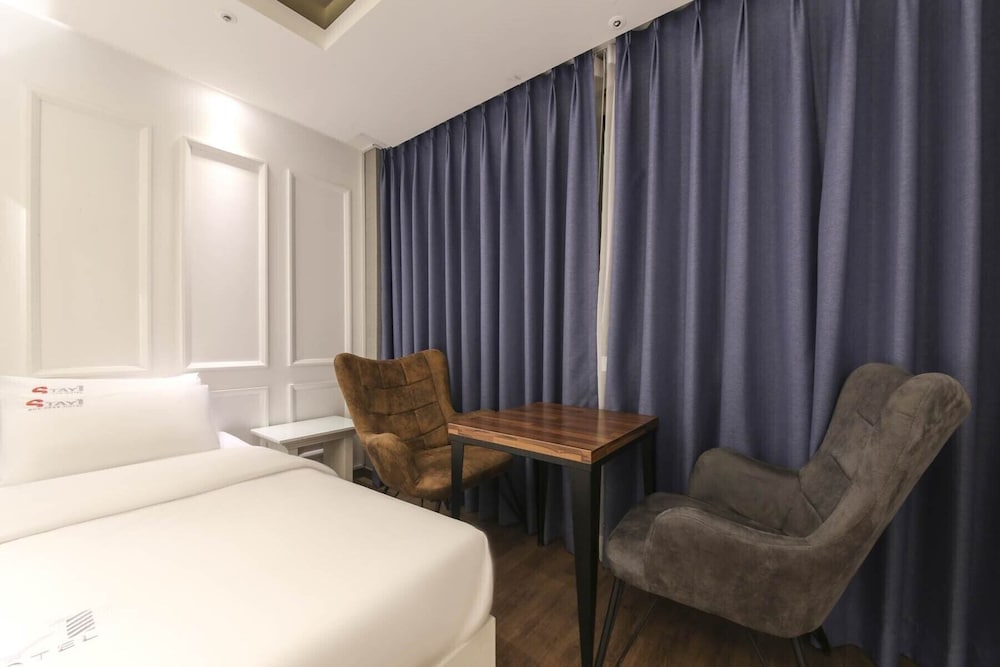 Family Twin Room - Photo 2