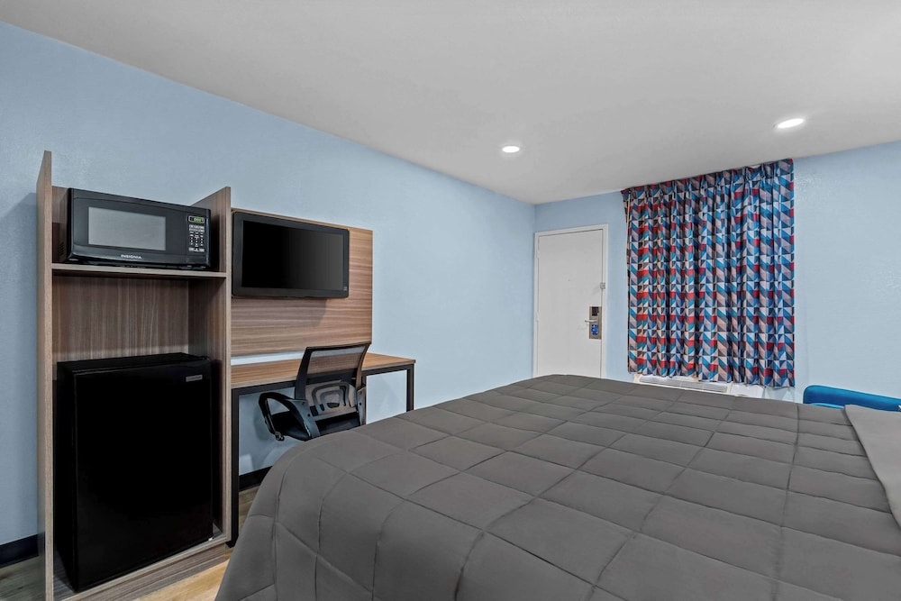 Suite, 1 King Bed, Non Smoking photo 3