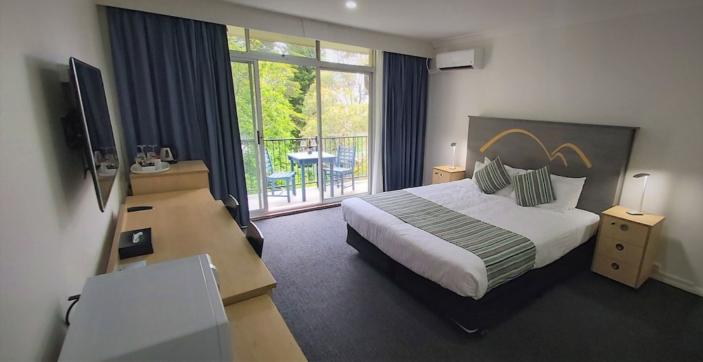 Room, Garden View