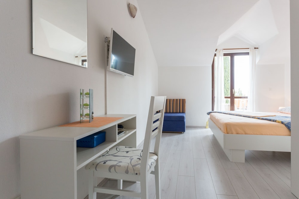 Apartment, Balcony, Partial Ocean View