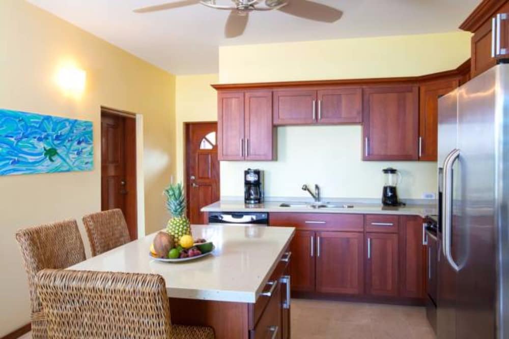 Deluxe Condo, Pool Access, Garden Area photo 2